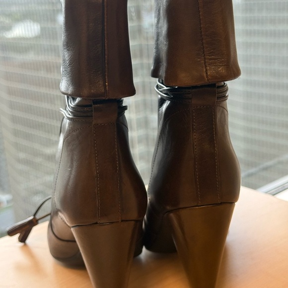 Fornarina 8.5 (39) MINT almost BRAND new Dark Brown Leather Boots with tassles - Picture 8 of 16